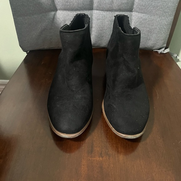 Size 8 Suede booties - Picture 2 of 6